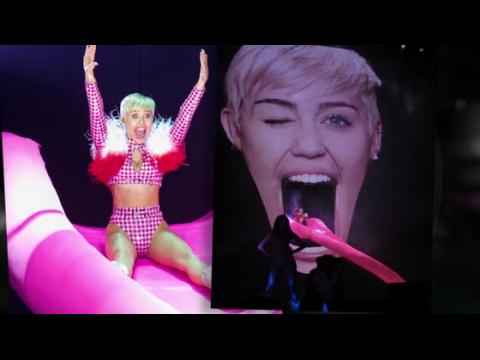 VIDEO : Worker Reportedly Suing Over Dangerous Miley Cyrus Tongue Slide
