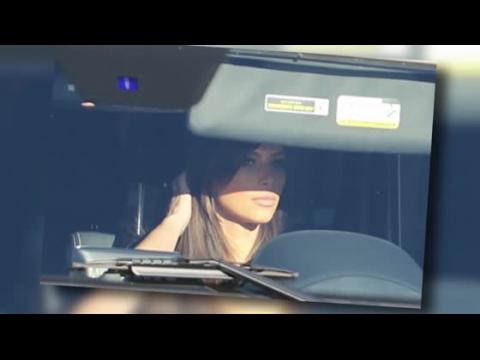 VIDEO : Kim Kardashian a un petit accident de voiture mais se montre gniale