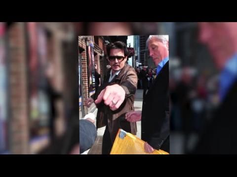 VIDEO : Johnny Depp Addresses Wearing Female Engagement Ring