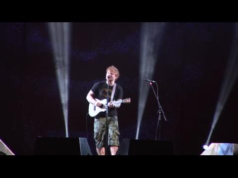 VIDEO : Ed Sheeran chante une chanson à une adolescente mourante