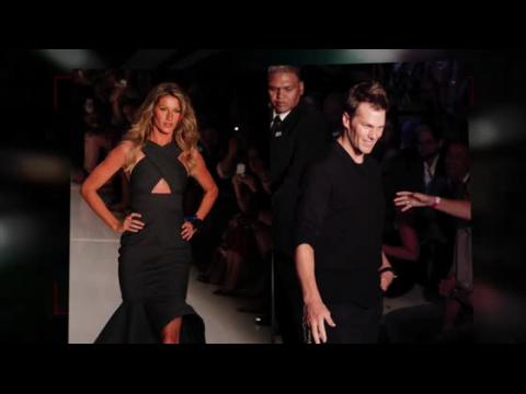 VIDEO : Tom Brady apoya a Gisele Bundchen en la Semana de Moda de Sao Paulo