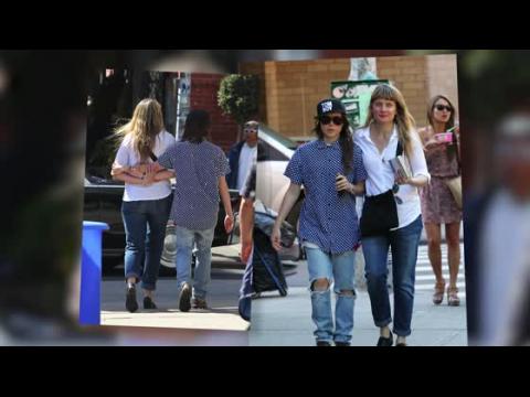 VIDEO : Ellen Page Walks Arm-in-Arm With Possible Girlfriend