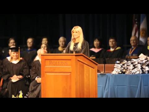 VIDEO : Elin Nordegren es la Estudiante Excepcional de la clase del 2014 de Rollins College