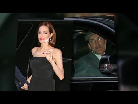 VIDEO : Angelina Jolie has a Major Makeup Mishap