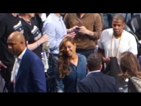 VIDEO : Jay-Z and Beyonce are all Smiles Despite the Fight
