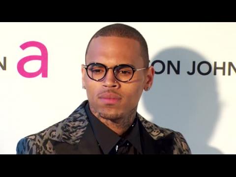 VIDEO : El asalto de Chris Brown es pospuesto, vuela de vuelta a L.A.