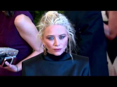 VIDEO : Mary-Kate Olsen Recently Learned to Brush Her Hair