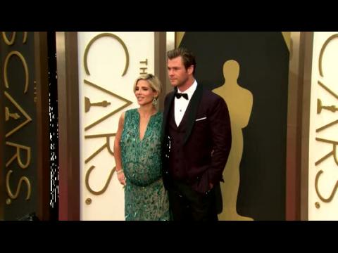 VIDEO : By The Hammer Of Thor! It's Twins Time For Chris Hemsworth