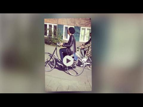 VIDEO : Beyonce y Jay Z montan bicicleta en msterdam