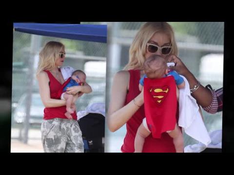 VIDEO : Gwen Stefani and Celebrity Moms Celebrate Mother's Day