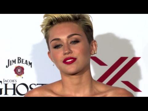 VIDEO : Miley Cyrus Rants, Makes Horrible Rape Joke at Concert