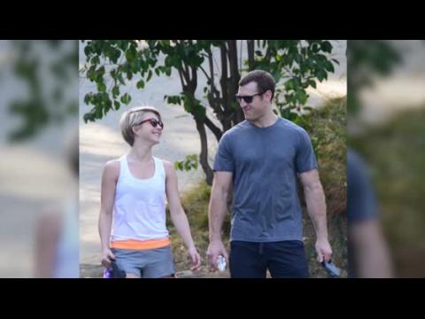 VIDEO : Julianne Hough et son nouveau petit-ami, Brooks Laich