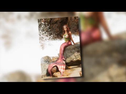 VIDEO : Vanessa Hudgens vestida como sirena sexy