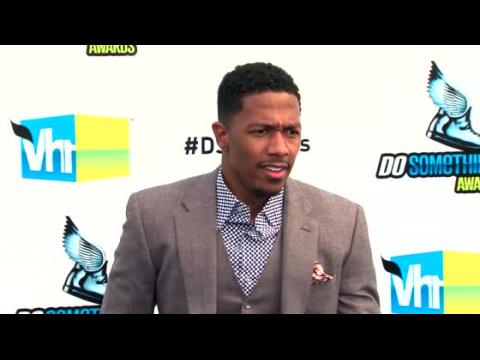 VIDEO : Nick Cannon Gets Booed at Knicks Game