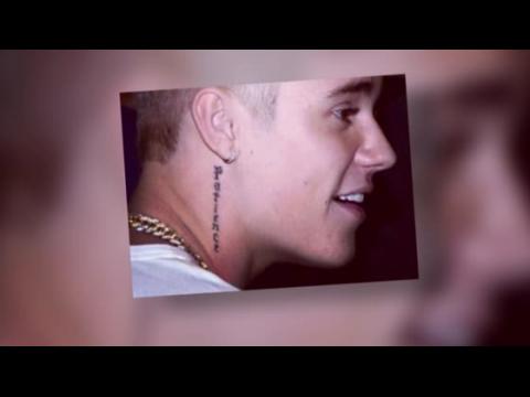VIDEO : Justin Bieber Gets Another Tattoo After Declaring He Was Done