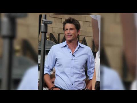 VIDEO : Rob Lowe Discusses Problems With Being 'So Pretty'