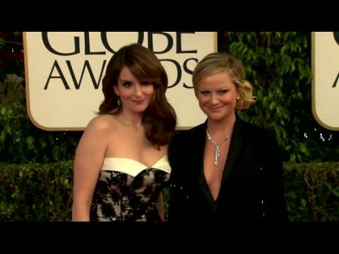 VIDEO : Amy Poehler & Tina Fey Reuniting For New Movie