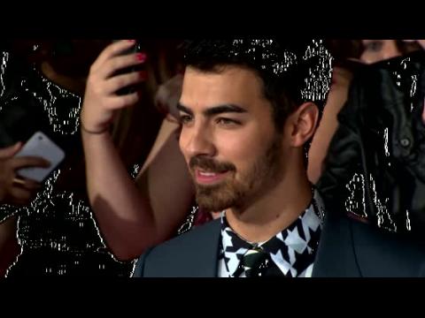 VIDEO : Joe Jonas Comments on Justin Bieber's Downfall