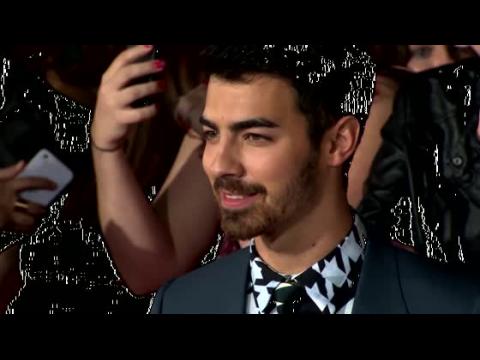 VIDEO : Joe Jonas habla sobre la decadencia de Bieber