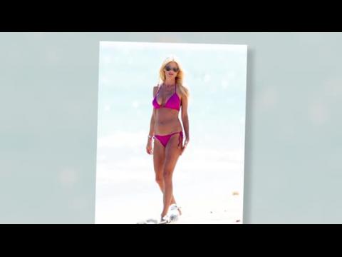 VIDEO : Victoria Silvstedt luce biquini en Miami