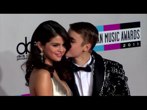 VIDEO : Les parents de Selena Gomez sont opposés à sa relation avec Justin Bieber