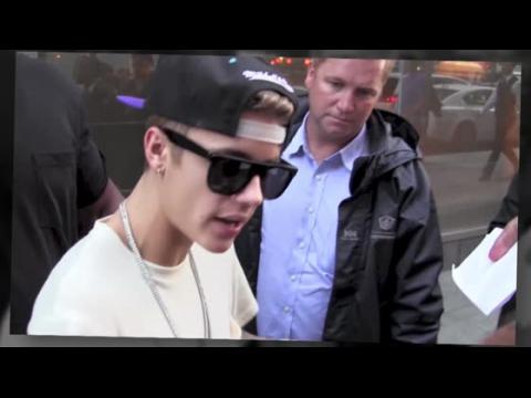 VIDEO : Justin Bieber sale furioso de la corte luego de ser interrogado sobre Selena Gomez