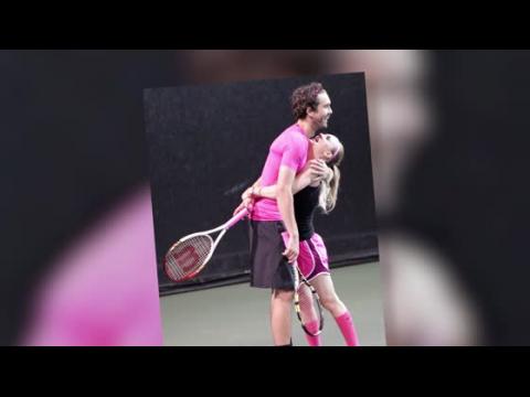 VIDEO : Kaley Cuoco Shows Off New Tattoo At Tennis Match With Ryan Sweeting