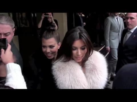 VIDEO : El momento de nias crueles de Kim y Kourtney Kardashian