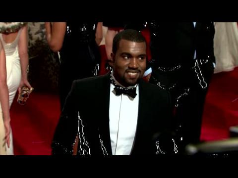 VIDEO : North West a fait pipi sur Kanye durant la sance photo pour Vogue