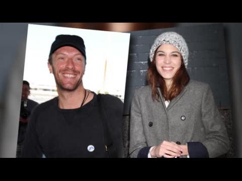 VIDEO : La malteada de Chris Martin y la presentadora de TV britnica Alexa Chung en la madrugada
