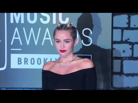 VIDEO : Justin Bieber quiere ser visto luego de que Miley Cyrus desilusion a una vctima de cncer