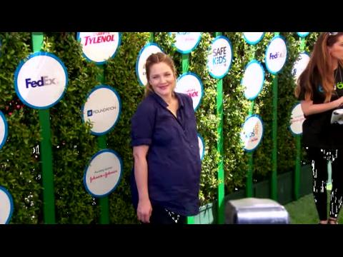 VIDEO : Drew Barrymore disfruta su baby shower