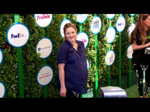 VIDEO : Drew Barrymore Enjoys Her Baby Shower