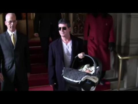 VIDEO : Simon Cowell Takes Lauren Silverman & Son Eric To Miami