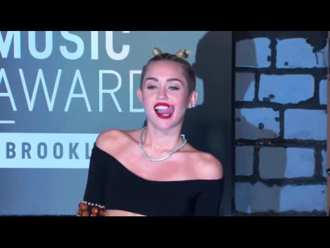 VIDEO : Miley Cyrus Would Rather Choke On Her Tongue Than Do This