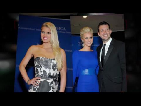 VIDEO : Jessica Simpson and Tony Romo Avoid Each Other at White House Correspondent's Dinner