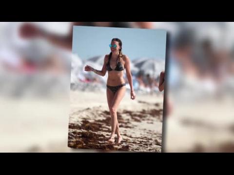 VIDEO : Katie Cassidy en bikini  Miami