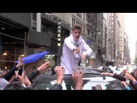 VIDEO : Les fans de Justin Bieber submergent sa scurit