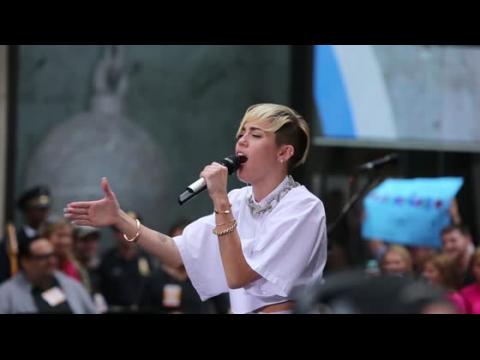 VIDEO : Miley Cyrus Is Back In The Hospital, Reschedules More Shows