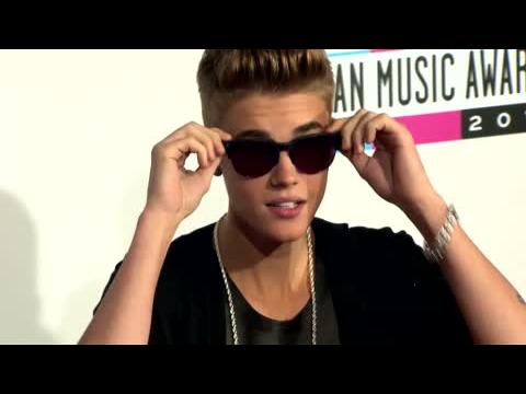 VIDEO : La Raison Des 2h De Retard De Justin Bieber  Son Concert  Londres