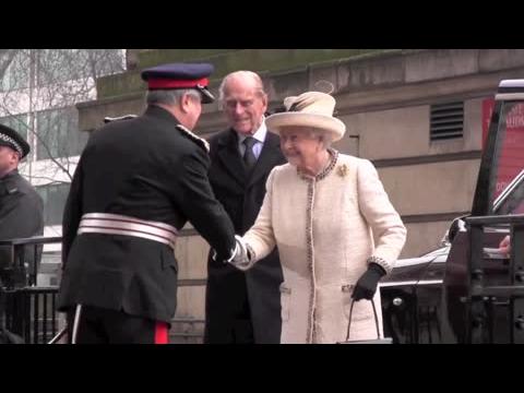 VIDEO : La Duchesse De Cambridge Accompagne La Reine Pour Fter Les 150 Ans Du Mtro