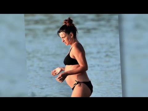 VIDEO : Penelope Cruz Dvoile Son Ventre Rond Dans Un Bikini  La Barbade