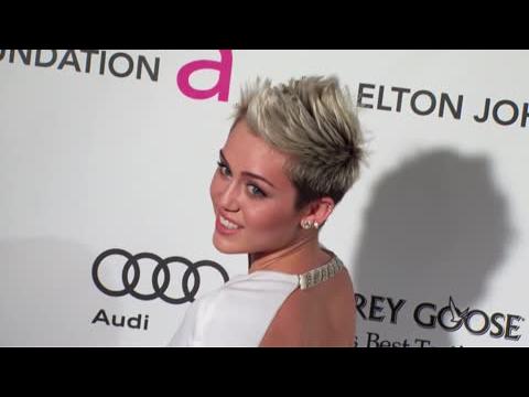 VIDEO : Pourquoi La Journée De Miley Cyrus Est Géniale ?
