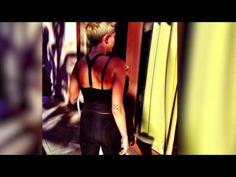 VIDEO : Miley Cyrus dévoile son nouveau tatouage