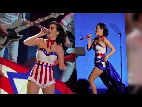 VIDEO : Katy Perry poustouflante dans une tenue amricaine au concert d'inauguration pour les enfan
