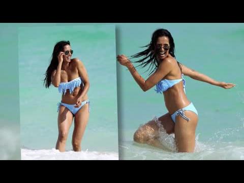 VIDEO : Padma Lakshmi en bikini  Miami