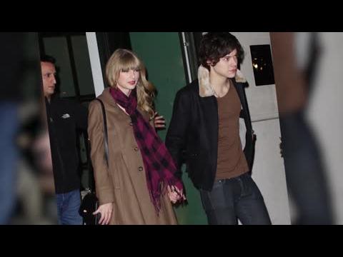 VIDEO : Harry Styles abandonne son groupe pour embarquer  bord du jet de Taylor Swift