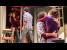 VIDEO : Katie Holmes partage un baiser passionn avec son partenaire  la premire de sa pice