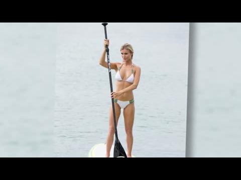 VIDEO : Joanna Krupa est sublime en bikini