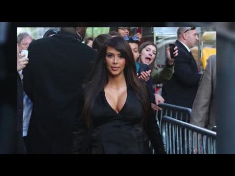 VIDEO : Kim Kardashian Explose Dans Sa Robe Avant De Retrouver Kanye West
